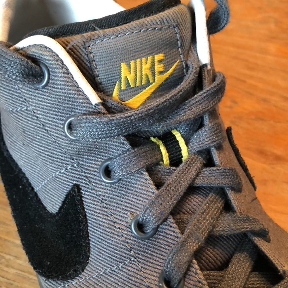 Nike Classic Canvas shoes Men’s 8 Very sweet!‎